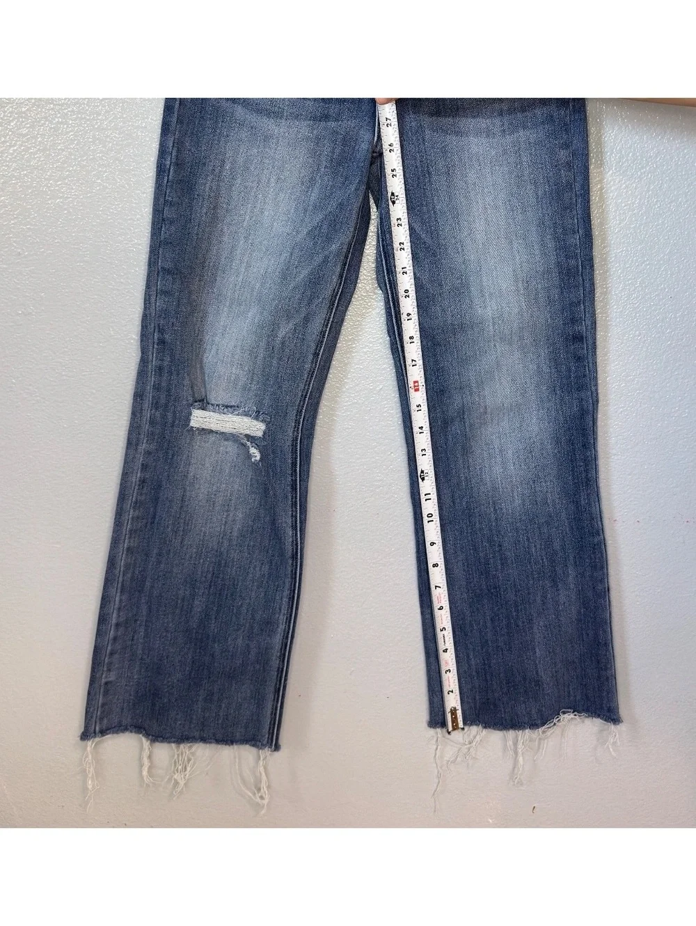 Risen Jeans Womens 5/27 Medium Wash Distressed Raw Hem Cropped Denim - Picture 9 of 10